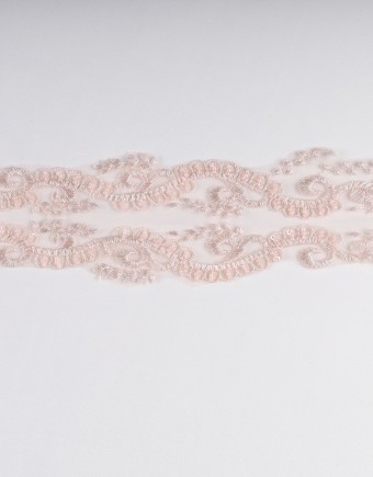 LAURA BORDER LACE BEADED IN PEACH