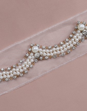 ISLA PEARL BORDER LACE (DES 1) IN WHITE