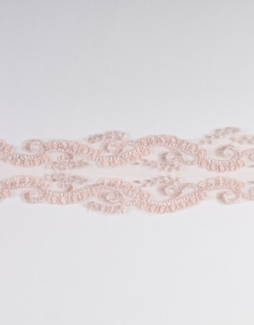 LAURA BORDER LACE BEADED IN PEACH