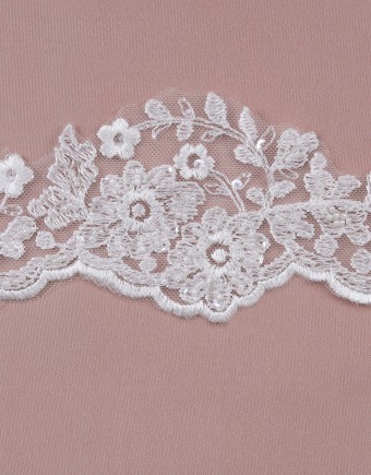 LACIE BORDER LACE BEADED IN WHITE